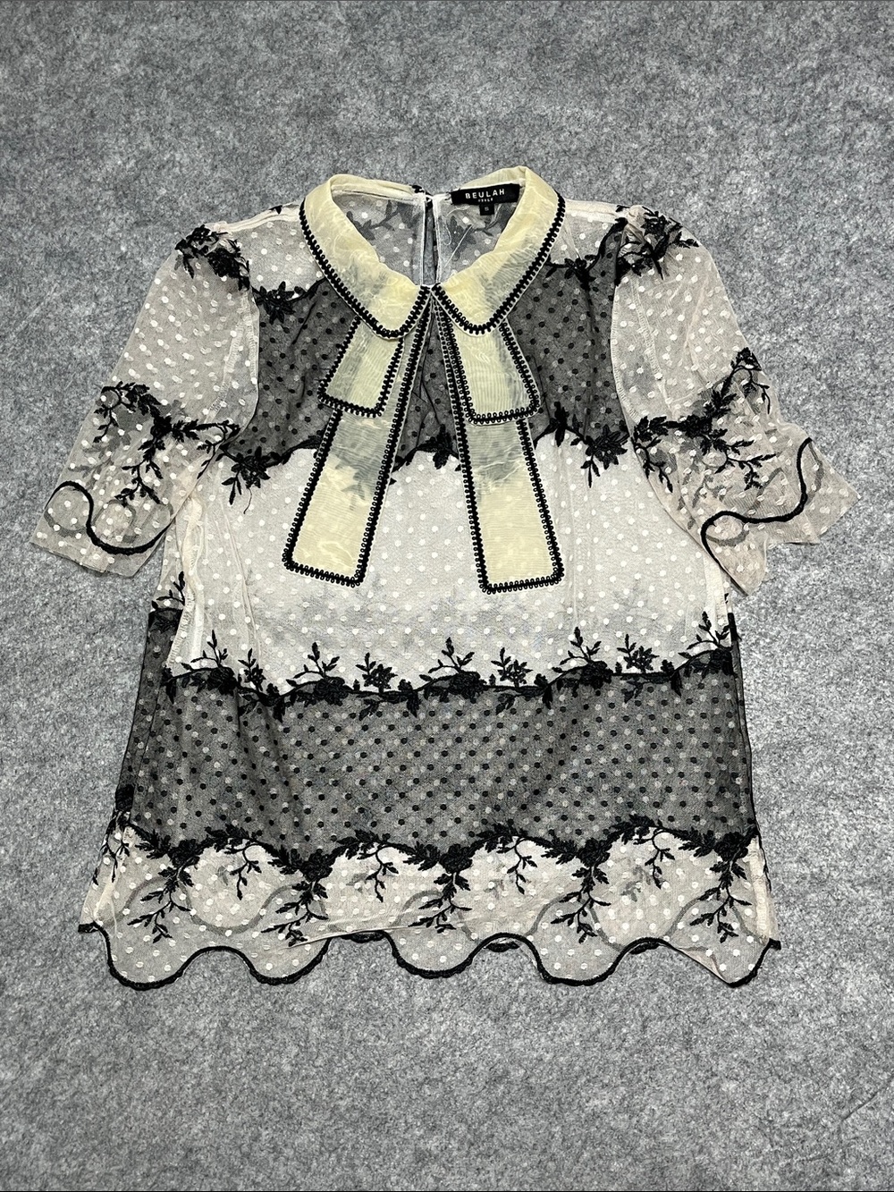 Beulah Black & Cream Sheer Lace Bow-Accent Blouse